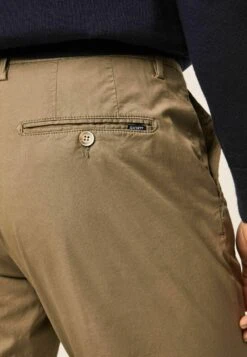 Hackett London Super Lw - Chino - Vetiver -Jack and Jones Verkoopwinkel 0321e3fe6a0a4f24beb2f78f07e8b09e