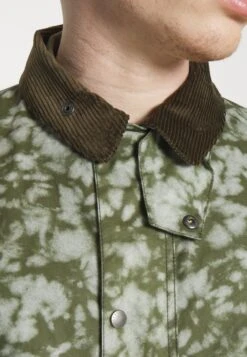 Beacon Dye Bedale - Halflange Jas - Light Moss 18 Beacon Dye Bedale - Halflange Jas - Light Moss -Jack and Jones Verkoopwinkel 0555f7c697cd4fc08f1a40a0ca17f20e