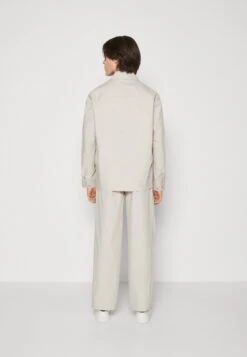 ARKET Lichte Jas - Dark Beige -Jack and Jones Verkoopwinkel 0a2f472a4e8049ae8c390d29612213a2