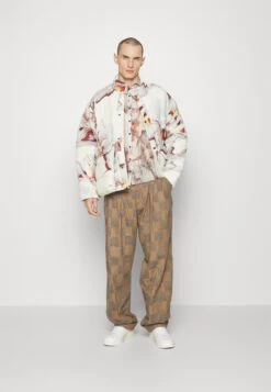 Henrik Vibskov Tabasco Jacket Unisex - Winterjas - Snow/Tomato/Mouse 9 Henrik Vibskov Tabasco Jacket Unisex - Winterjas - Snow/Tomato/Mouse -Jack and Jones Verkoopwinkel 0b680c9e2d2041ada5411199dbd22a76