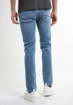 Bugatti Straight Leg Jeans - Mid Blue -Jack and Jones Verkoopwinkel 0d45f968216f4923a7896dbc552b2f35