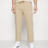 EA7 Emporio Armani Tennis Club Pants Light - Trainingsbroek - Oxford Tan 2 EA7 Emporio Armani Tennis Club Pants Light - Trainingsbroek - Oxford Tan -Jack and Jones Verkoopwinkel 0f2c4e429f1a43dca5a79c673d94063a