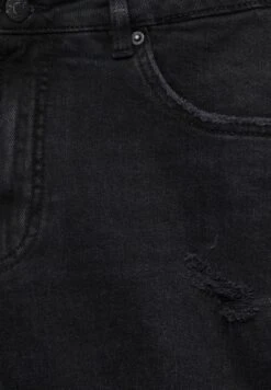 PULL & BEAR Ripped Bermuda- Jeansshort - Black 17 PULL & BEAR Ripped Bermuda- Jeansshort - Black -Jack and Jones Verkoopwinkel 164f94a4852a4063a4e44b8368dd57cd