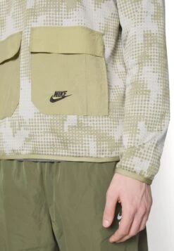 Nike Sportswear Windjack - Neutral Olive/Light Iron Ore/Black 17 Nike Sportswear Windjack - Neutral Olive/Light Iron Ore/Black -Jack and Jones Verkoopwinkel 17741391fa2e46b8ab3f47f4bdbb9d95