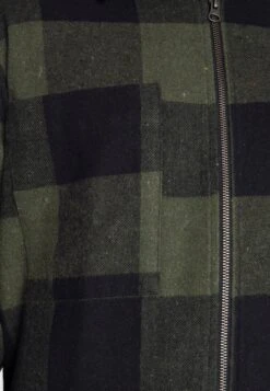 Selected Homme Slhloosedoller Overshirt - Lichte Jas - Dark Olive 13 Selected Homme Slhloosedoller Overshirt - Lichte Jas - Dark Olive -Jack and Jones Verkoopwinkel 18b51399cbca405fb13c37b3462e9f28