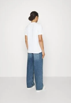 WEEKDAY Astro Loose Baggy - Relaxed Fit Jeans - Seventeen Blue -Jack and Jones Verkoopwinkel 1a7485c314f14ca0a529c7f9ddeb5aff