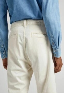 Pepe Jeans Nils- Chino - Ivory White 11 Pepe Jeans Nils- Chino - Ivory White -Jack and Jones Verkoopwinkel 1d2c5afa52874bcab67c0d2de897f7c7