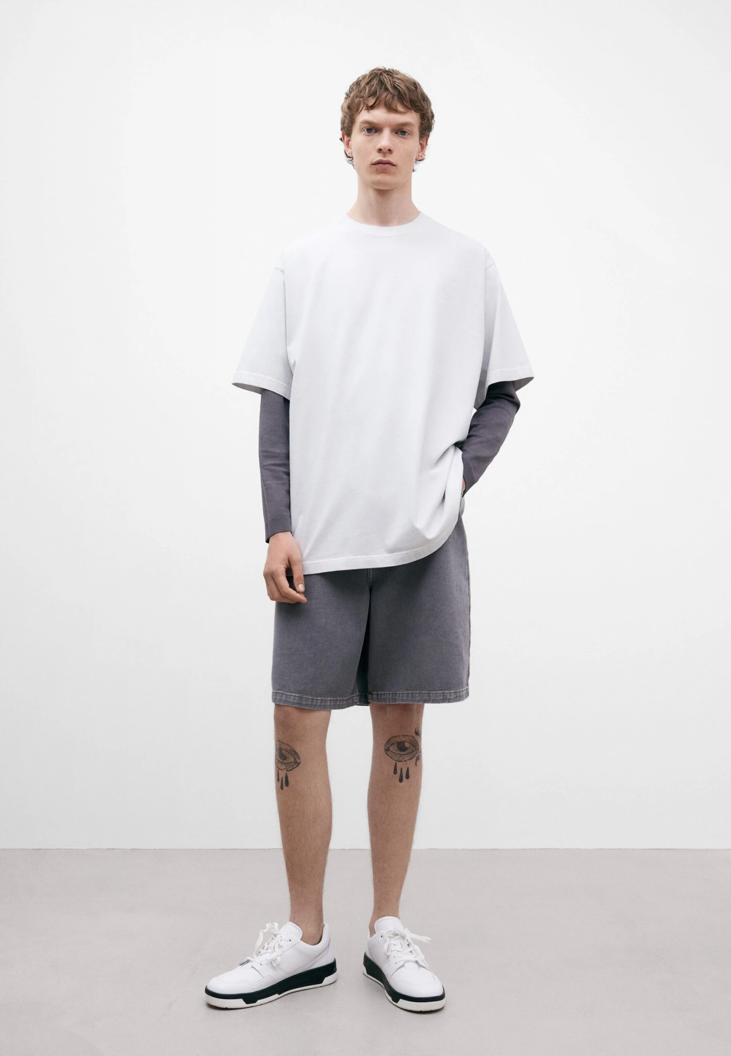 ADOLFO DOMINGUEZ Relaxed Fit - Jeansshort - Light Grey 4 ADOLFO DOMINGUEZ Relaxed Fit - Jeansshort - Light Grey - Afbeelding 2