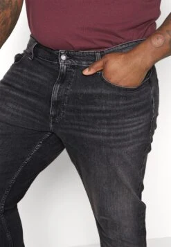 Ryan Plus - Straight Leg Jeans - Black -Jack and Jones Verkoopwinkel 1e21ee84551c4c2692db5f894a9f4513