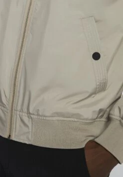 Matinique Maclay - Bomberjacks - Simply Taupe -Jack and Jones Verkoopwinkel 1f3b4b4181ad4ce89b2be5b26ac5c564