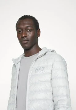 EA7 Emporio Armani Jacket - Gewatteerde Jas - Light Grey -Jack and Jones Verkoopwinkel 2160438fe676402bb7e52cd7670bfa5e