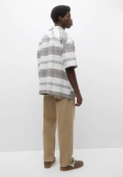 PULL & BEAR Short Sleeve Checked - Overhemd - White 10 PULL & BEAR Short Sleeve Checked - Overhemd - White -Jack and Jones Verkoopwinkel 27bcb4057560433b944fca10867c24ea