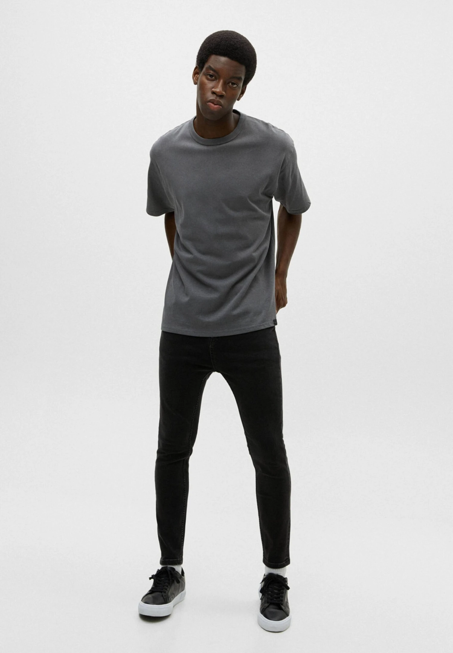 PULL & BEAR Carrot Fit- Slim Fit Jeans - Black 4 PULL & BEAR Carrot Fit- Slim Fit Jeans - Black - Afbeelding 2