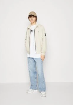 Calvin Klein Jeans Unpadded Harrington Jacket - Regenjas - Classic Beige -Jack and Jones Verkoopwinkel 28f1f46471f744d5b9e092a18d425db2