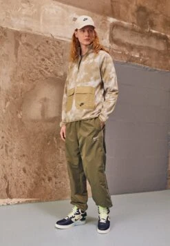 Nike Sportswear Windjack - Neutral Olive/Light Iron Ore/Black 12 Nike Sportswear Windjack - Neutral Olive/Light Iron Ore/Black -Jack and Jones Verkoopwinkel 2942797c1fda45ef8e705bb99941a89c