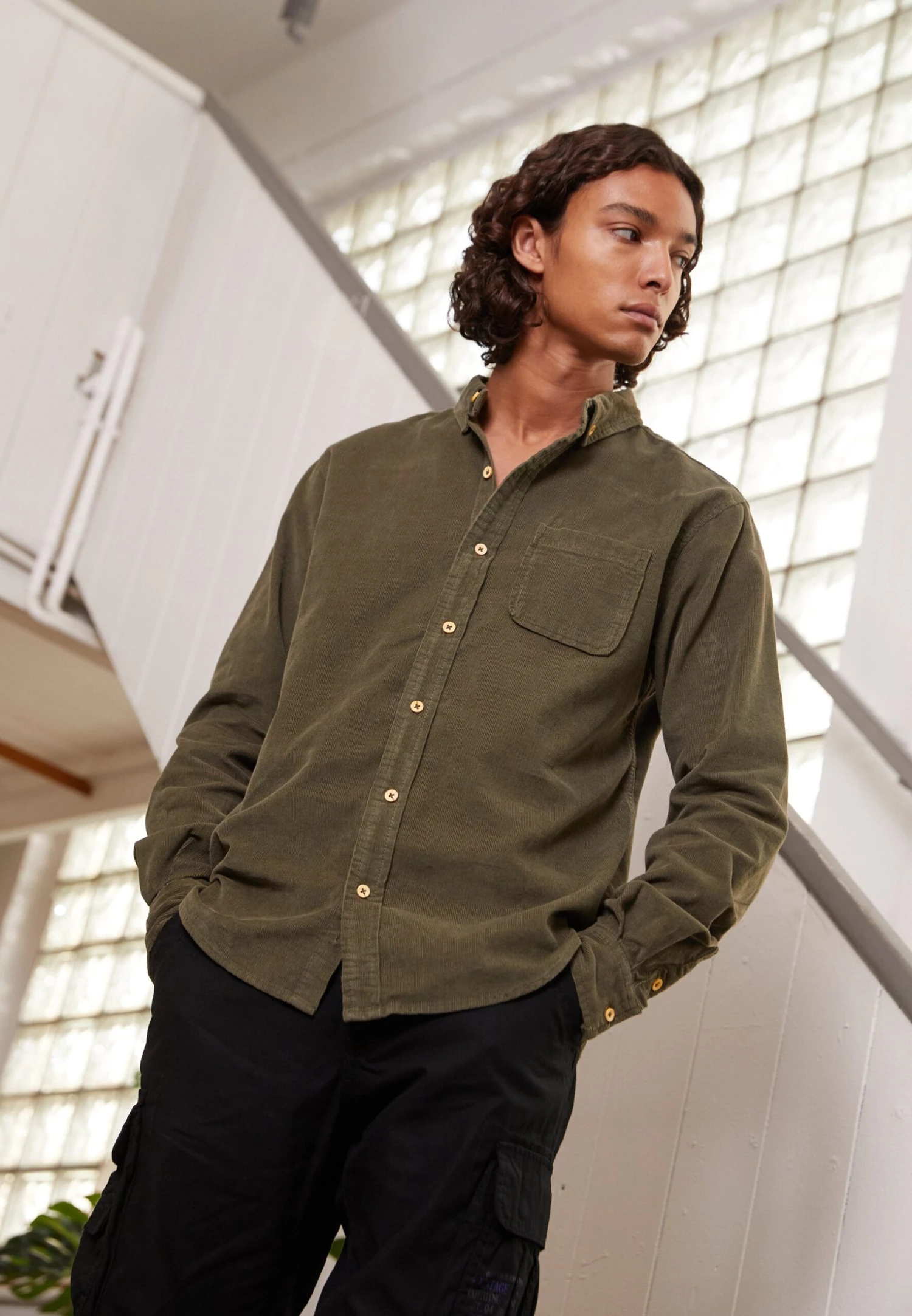 URBAN CLASSICS Corduroy Shirt - Overhemd - Olive 3 URBAN CLASSICS Corduroy Shirt - Overhemd - Olive