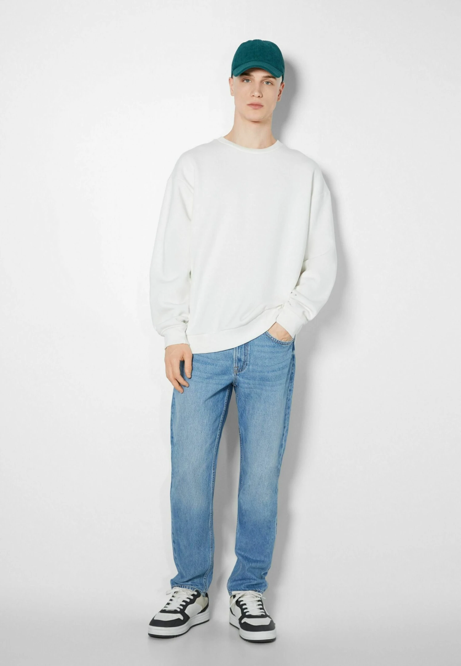 BERSHKA Vintage - Straight Leg Jeans - Light-Blue Denim 4 BERSHKA Vintage - Straight Leg Jeans - Light-Blue Denim - Afbeelding 2
