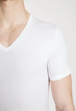 Marc O'Polo Essentials 2 Pack V Neck Shirt - Hemd - White 11 Marc O'Polo Essentials 2 Pack V Neck Shirt - Hemd - White -Jack and Jones Verkoopwinkel 2d326c1f1c26442aa2416d1d143162e8