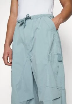 Jaded London Oversized Parachute Pants - Cargobroek - Stone-Blue -Jack and Jones Verkoopwinkel 2e06f850a3de418cb84db29fff2a7406