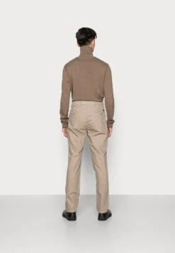 Dockers Alpha Icon - Chino - Timberwolf -Jack and Jones Verkoopwinkel 2ebe6464b5364cbe81230c75cd93dde0