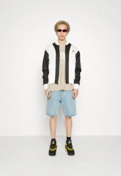 Jordan Bomberjacks - Sail/Black 13 Jordan Bomberjacks - Sail/Black -Jack and Jones Verkoopwinkel 2f8e2b3336934700974f5ef0d613d2c7