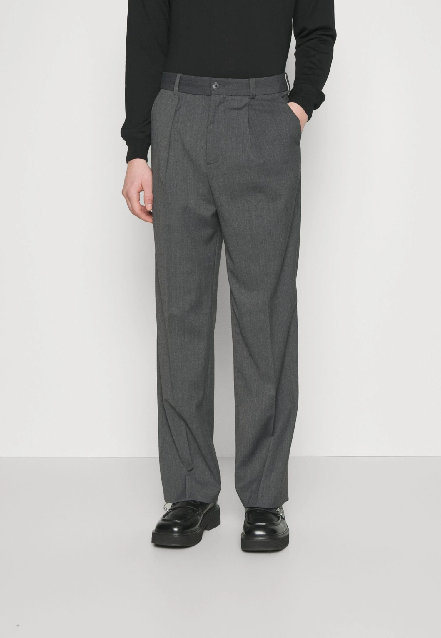 Han Kjøbenhavn Boxy Suit Trousers - Broek - Dark Grey 3 Han Kjøbenhavn Boxy Suit Trousers - Broek - Dark Grey