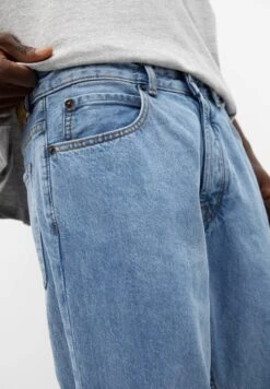 PULL & BEAR Straight Leg Jeans - Blue Denim -Jack and Jones Verkoopwinkel 31e57673dc164752aefc810916518eca