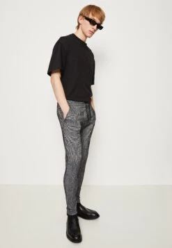Dart Trouser - Broek - Black Check 11 Dart Trouser - Broek - Black Check -Jack and Jones Verkoopwinkel 3261cc6c46a4402d9caa97f4c4594e0a