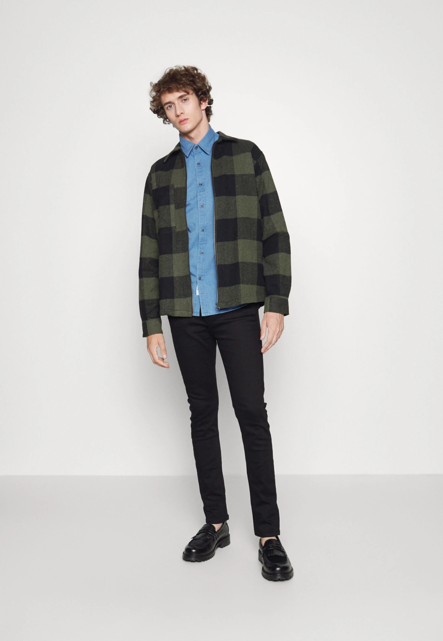 Selected Homme Slhloosedoller Overshirt - Lichte Jas - Dark Olive 4 Selected Homme Slhloosedoller Overshirt - Lichte Jas - Dark Olive - Afbeelding 2