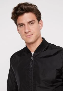 Alpha Industries Ma-1 - Bomberjacks - Black -Jack and Jones Verkoopwinkel 3c93cb32faba4839a60499faff7a713d