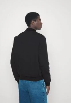 THE KOOPLES Blouson Cuir - Bomberjacks - Black 10 THE KOOPLES Blouson Cuir - Bomberjacks - Black -Jack and Jones Verkoopwinkel 3fc41b32983145c5a414c297df9a32a3