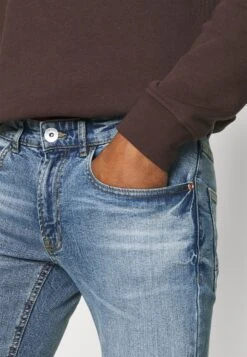 Redefined Rebel Copenhagen - Slim Fit Jeans - Sea Shore -Jack and Jones Verkoopwinkel 4135441b98104d7eaa66ef85efc91ec1