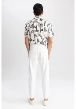 DeFacto Straight Leg Jeans - White 8 DeFacto Straight Leg Jeans - White -Jack and Jones Verkoopwinkel 4233fec2a57a4b9ca33ae869e6b30227