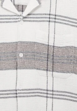 PULL & BEAR Short Sleeve Checked - Overhemd - White 13 PULL & BEAR Short Sleeve Checked - Overhemd - White -Jack and Jones Verkoopwinkel 426d50289bbe46ee91649bc3c5951d68