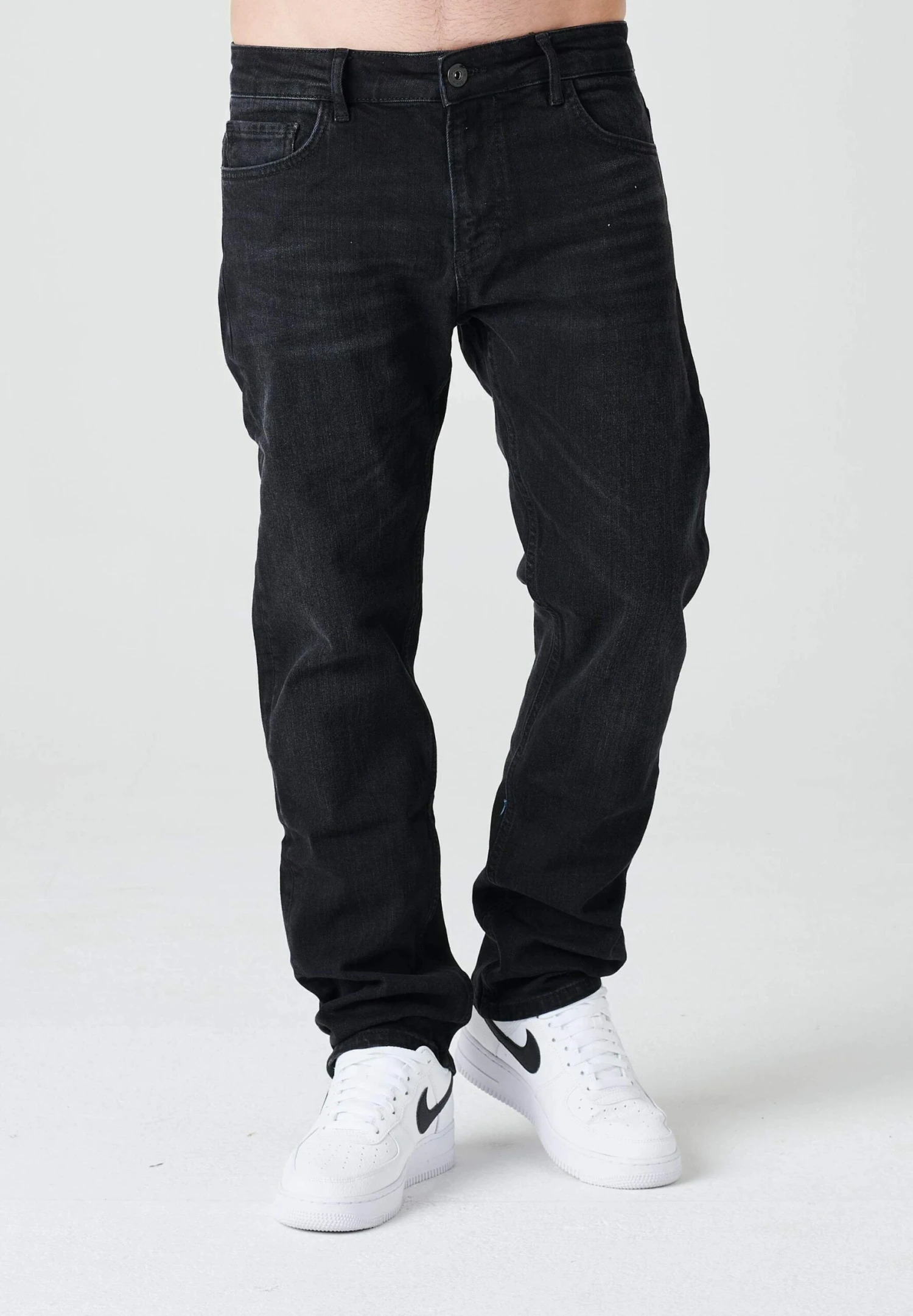 Straight Fit- Straight Leg Jeans - Black 3 Straight Fit- Straight Leg Jeans - Black