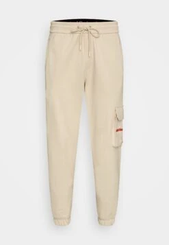 Calvin Klein Jeans Two Tone Monogram Pant - Trainingsbroek - Eggshell 14 Calvin Klein Jeans Two Tone Monogram Pant - Trainingsbroek - Eggshell -Jack and Jones Verkoopwinkel 44008e03a0b4427ba091c3051ec0b449
