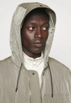 Emporio Armani Parka - Greige -Jack and Jones Verkoopwinkel 46d228e6341841e18c35577fcc123b5e