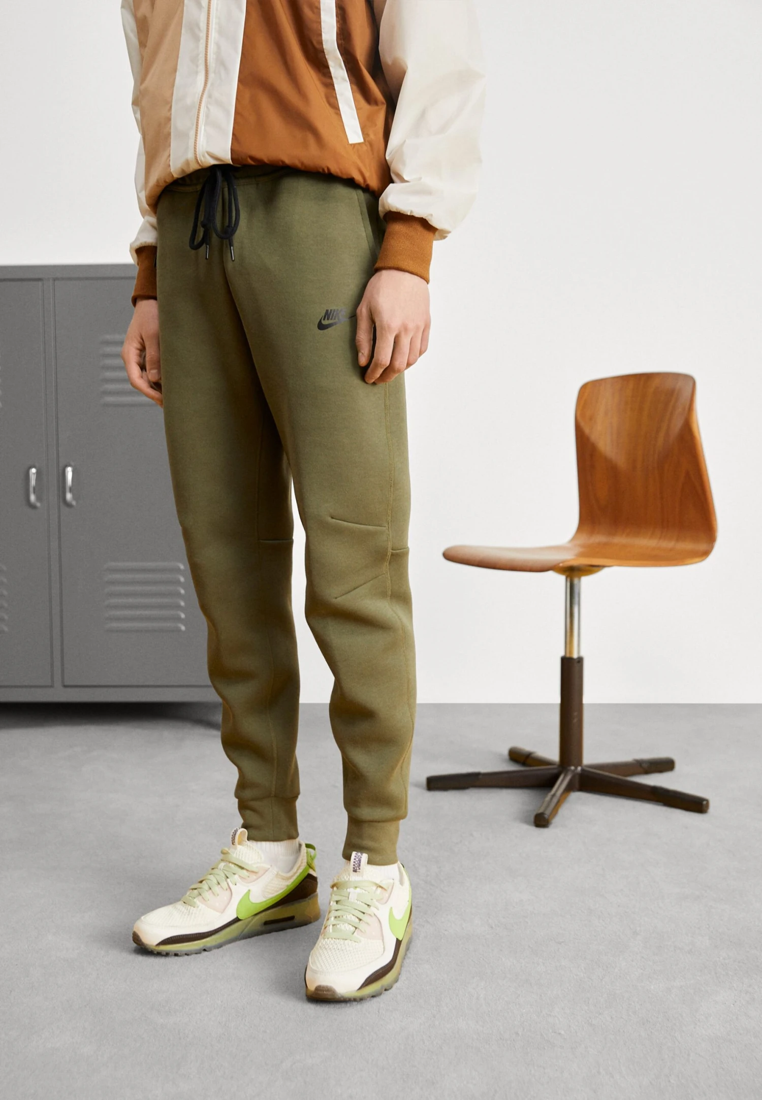 Nike Sportswear Trainingsbroek - Medium Olive/Black 3 Nike Sportswear Trainingsbroek - Medium Olive/Black