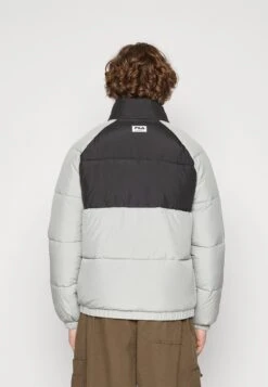 Fila Tarsus - Winterjas - Ultimate Gray - Black 13 Fila Tarsus - Winterjas - Ultimate Gray - Black -Jack and Jones Verkoopwinkel 4acf96cd358c4cd295d43e49a0da8681