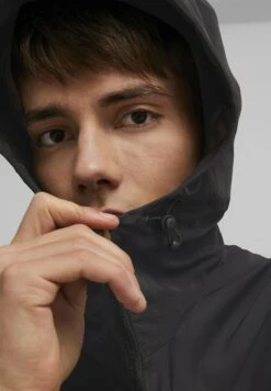 Puma Windjack - Black 10 Puma Windjack - Black -Jack and Jones Verkoopwinkel 4b171e259c9444f6a3eed4971089884b