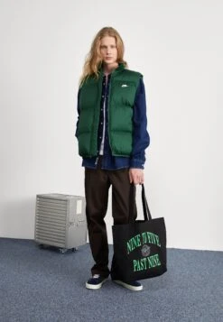 Nike Sportswear Club - Bodywarmer - Fir 11 Nike Sportswear Club - Bodywarmer - Fir -Jack and Jones Verkoopwinkel 4d719559b002449c90e1b3f392bd2fc8