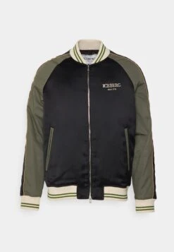 Iceberg Giubbotto Tessuto - Bomberjacks - Black/Khaki 14 Iceberg Giubbotto Tessuto - Bomberjacks - Black/Khaki -Jack and Jones Verkoopwinkel 4e05728efe8f4a5ab884e7d5ccc0b1aa