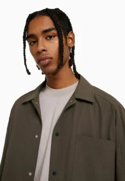 BERSHKA Long Sleeve Technical -Parachute- Overhemd - Brown -Jack and Jones Verkoopwinkel 5233bafd4eb84876931c6a08219f6889