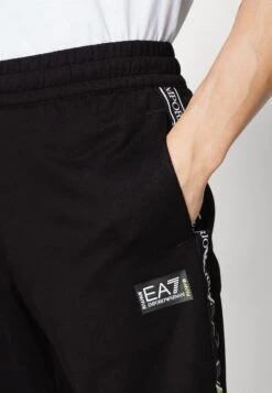 EA7 Emporio Armani Bermuda - Shorts - Black 13 EA7 Emporio Armani Bermuda - Shorts - Black -Jack and Jones Verkoopwinkel 52c70360a99f4e4d97c59e031fc4bb37