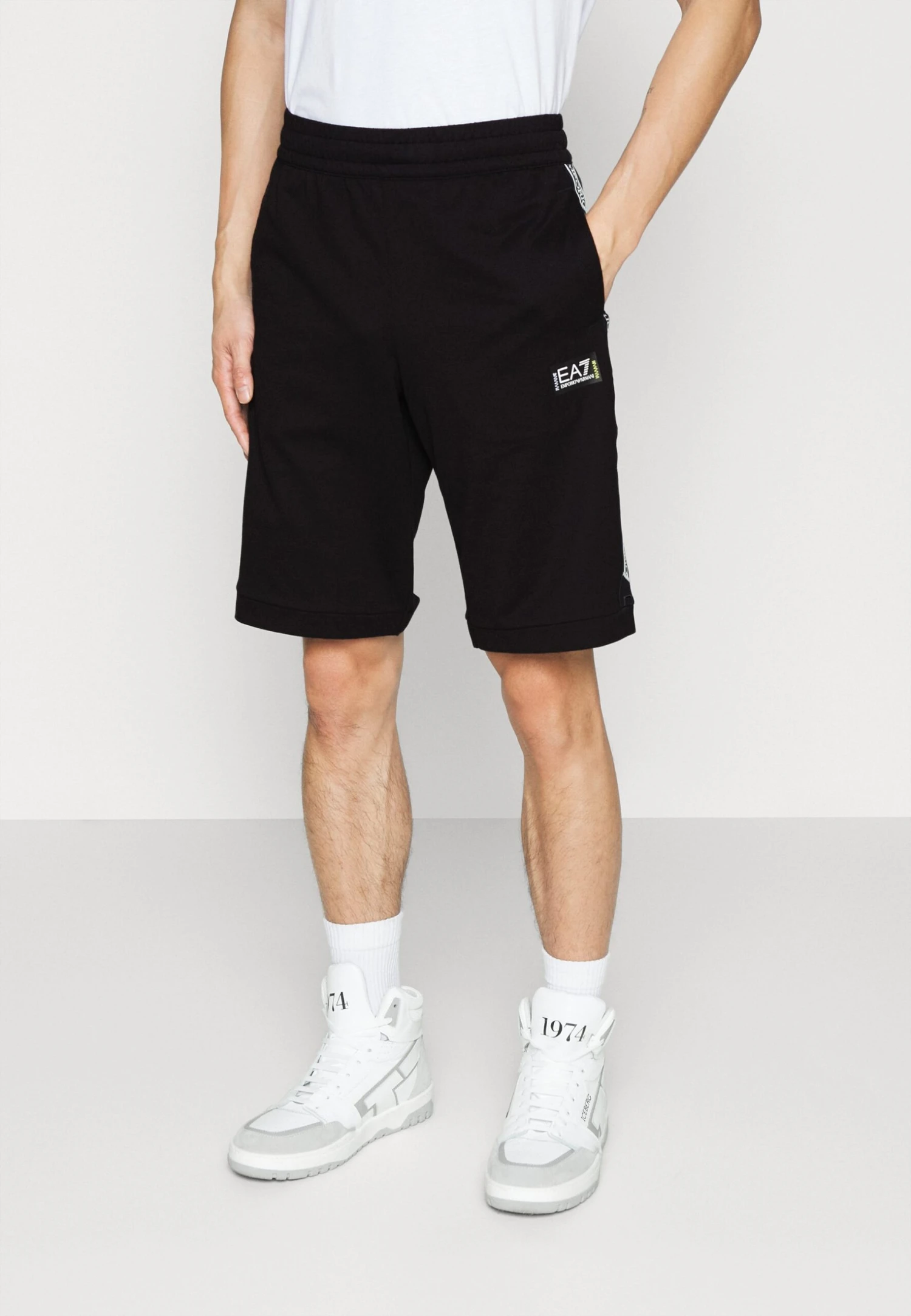 EA7 Emporio Armani Bermuda - Shorts - Black 3 EA7 Emporio Armani Bermuda - Shorts - Black