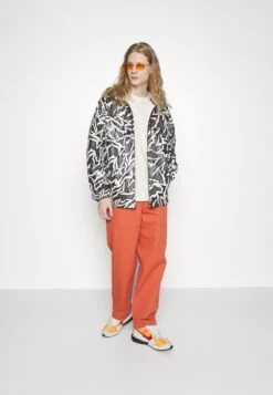 Nike Sportswear Trend - Regenjas - Anthracite/Black/Bright Crimson 14 Nike Sportswear Trend - Regenjas - Anthracite/Black/Bright Crimson -Jack and Jones Verkoopwinkel 59ae2e4a13fc4adea6a15729eae9be14