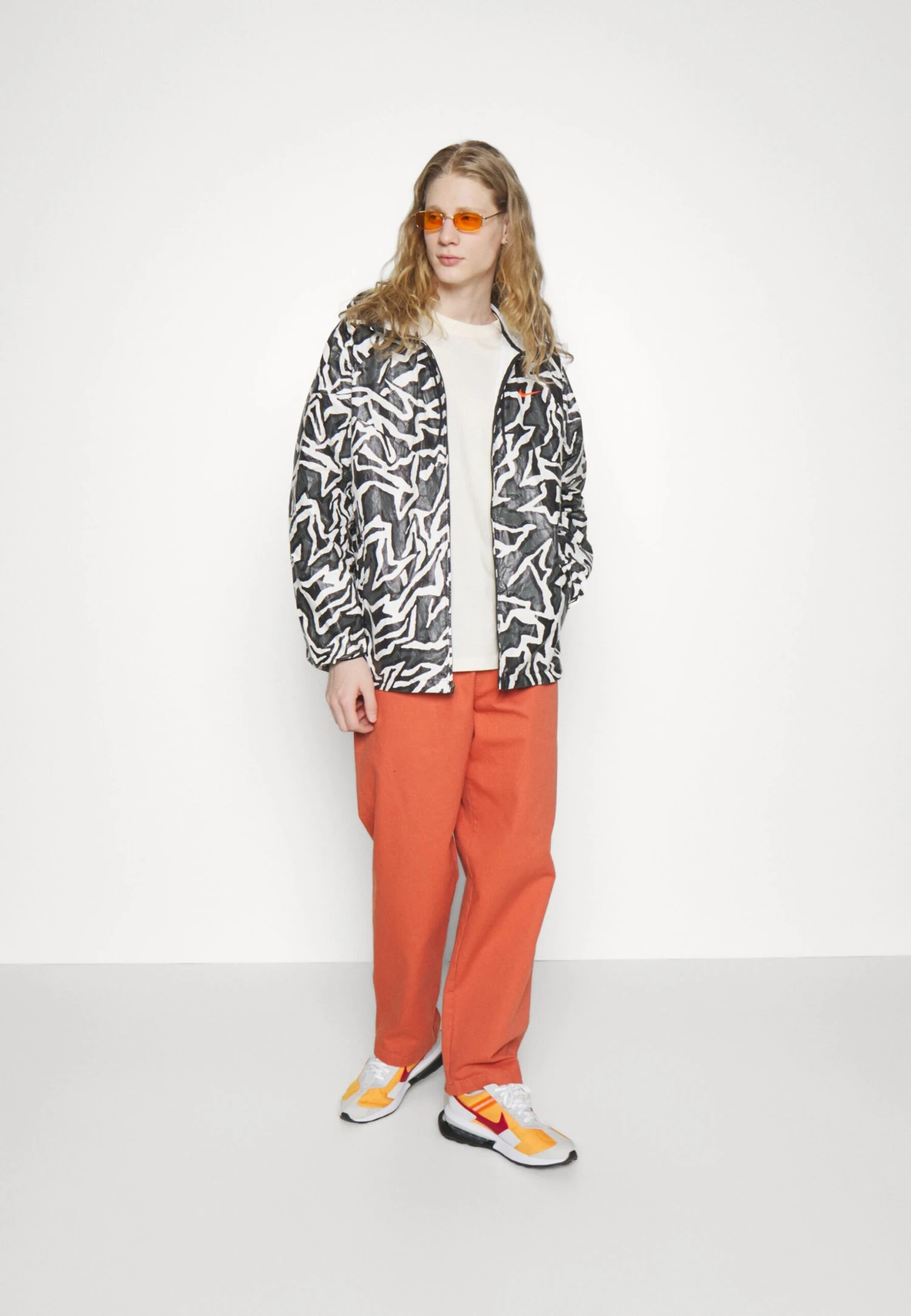 Nike Sportswear Trend - Regenjas - Anthracite/Black/Bright Crimson 7 Nike Sportswear Trend - Regenjas - Anthracite/Black/Bright Crimson - Afbeelding 5