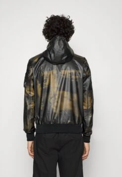 Alpha Industries Hooded Rainjacket - Regenjas - Black 13 Alpha Industries Hooded Rainjacket - Regenjas - Black -Jack and Jones Verkoopwinkel 5aaffbc40f7f4a58a00796cd3dd35bef