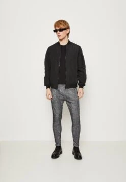 Dart Trouser - Broek - Black Check 9 Dart Trouser - Broek - Black Check -Jack and Jones Verkoopwinkel 5c47ee303eac4230bc45683885d79d8e