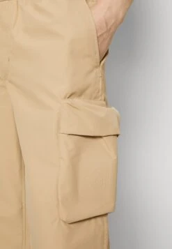 Calvin Klein Jeans Technical Cropped Pant - Cargobroek - Travertine -Jack and Jones Verkoopwinkel 5d1612581e894f2686b4c66e4174b780